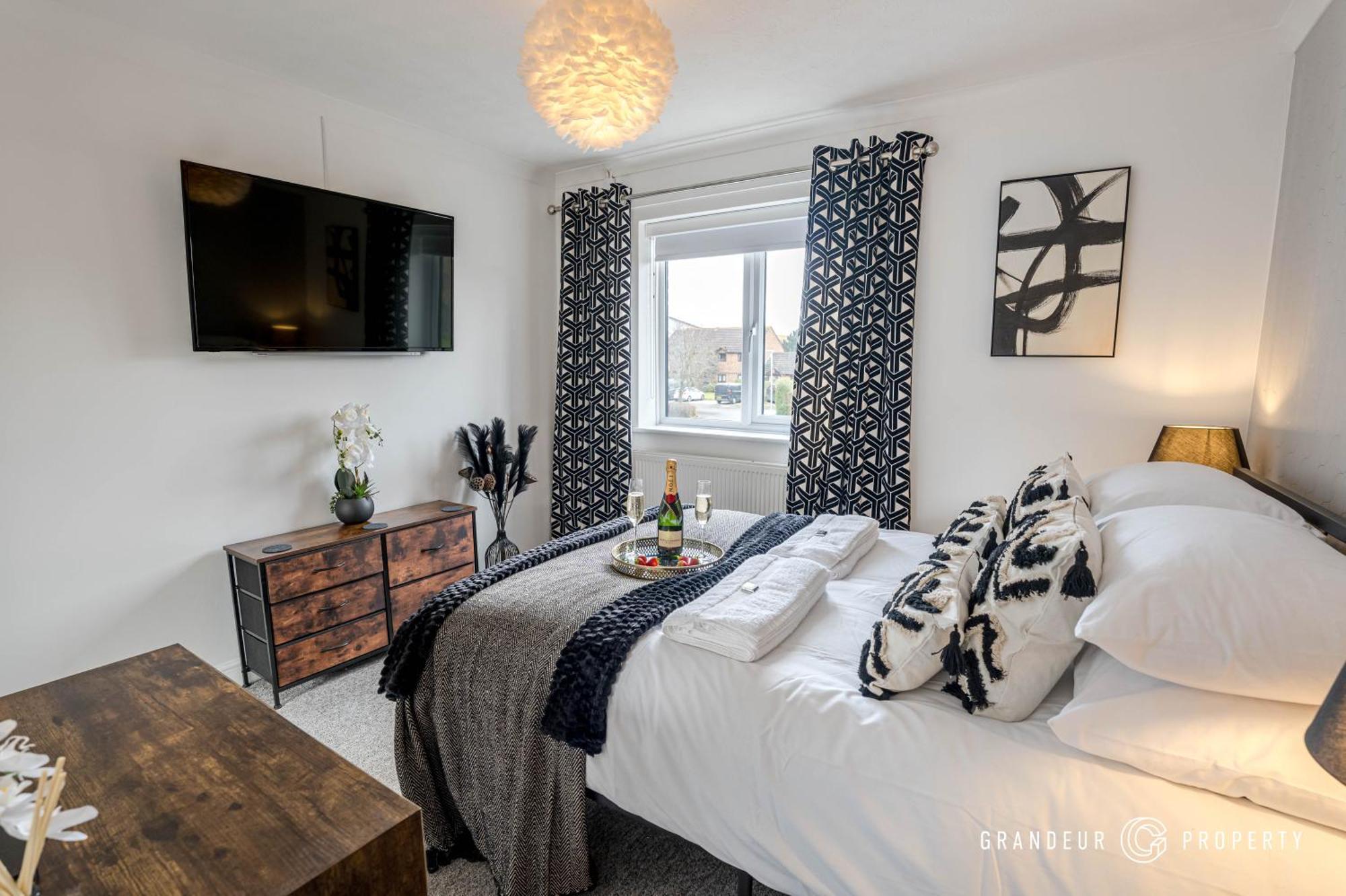 The Catalina Breeze By Grandeur Poole