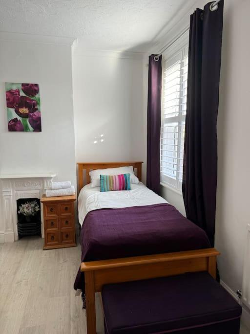 Holiday home Spacious 5 Large Bedroom Victorian House - 2 Miles *