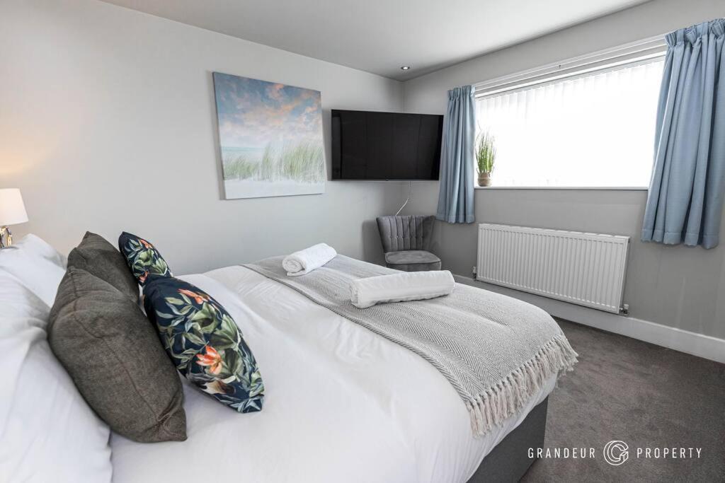 Sarnia Retreat By Grandeur Holiday home