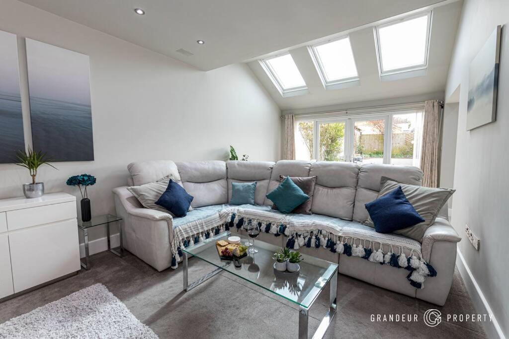 Sarnia Retreat By Grandeur Poole
