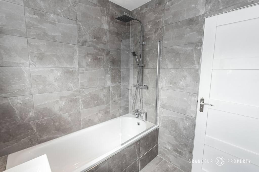 Sarnia Retreat By Grandeur
