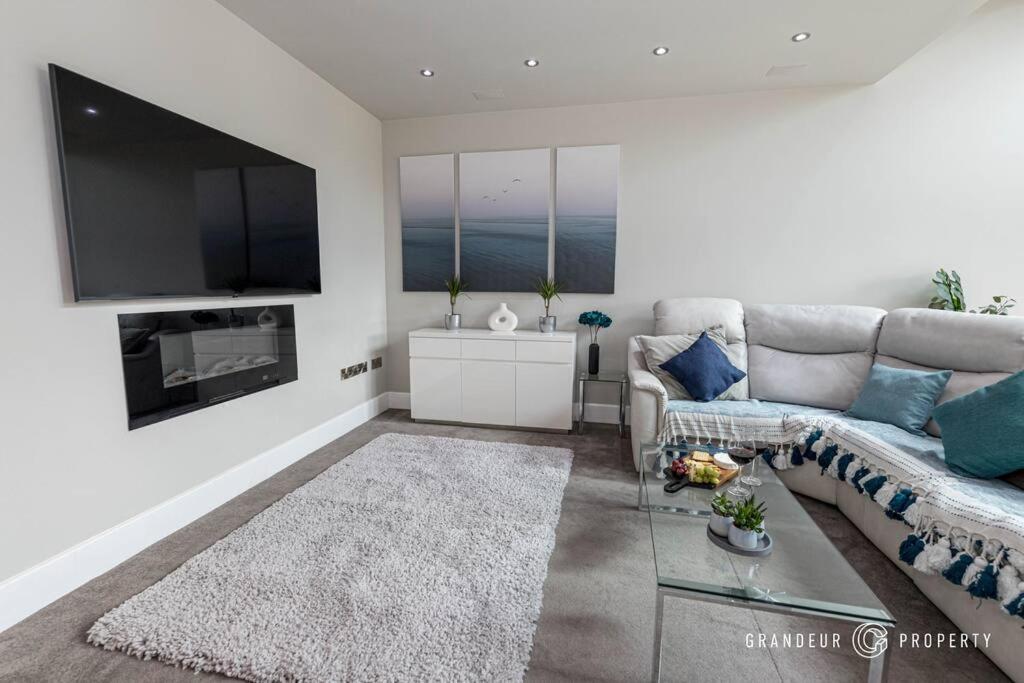 Sarnia Retreat By Grandeur * Poole