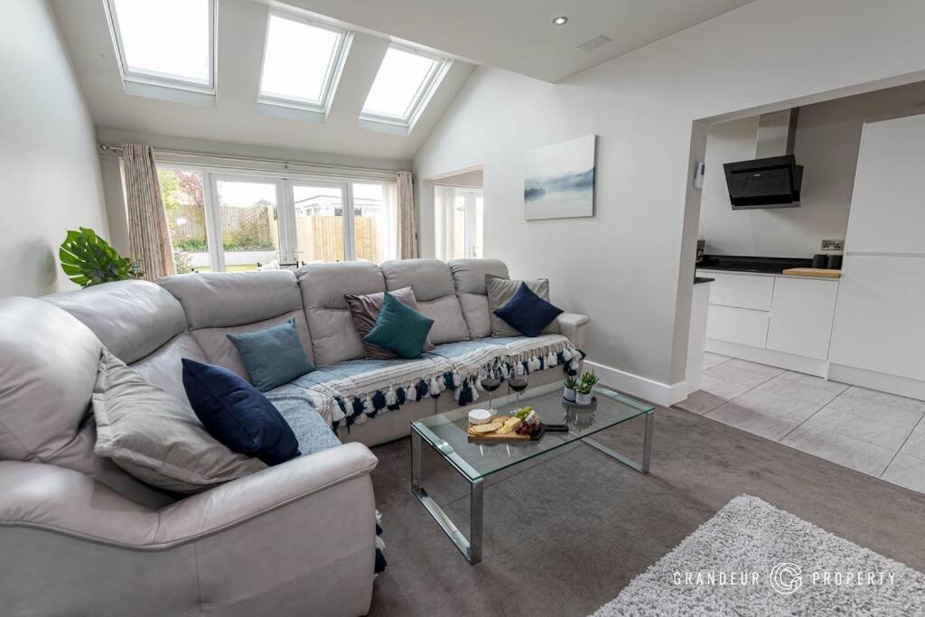 Sarnia Retreat By Grandeur Holiday home *