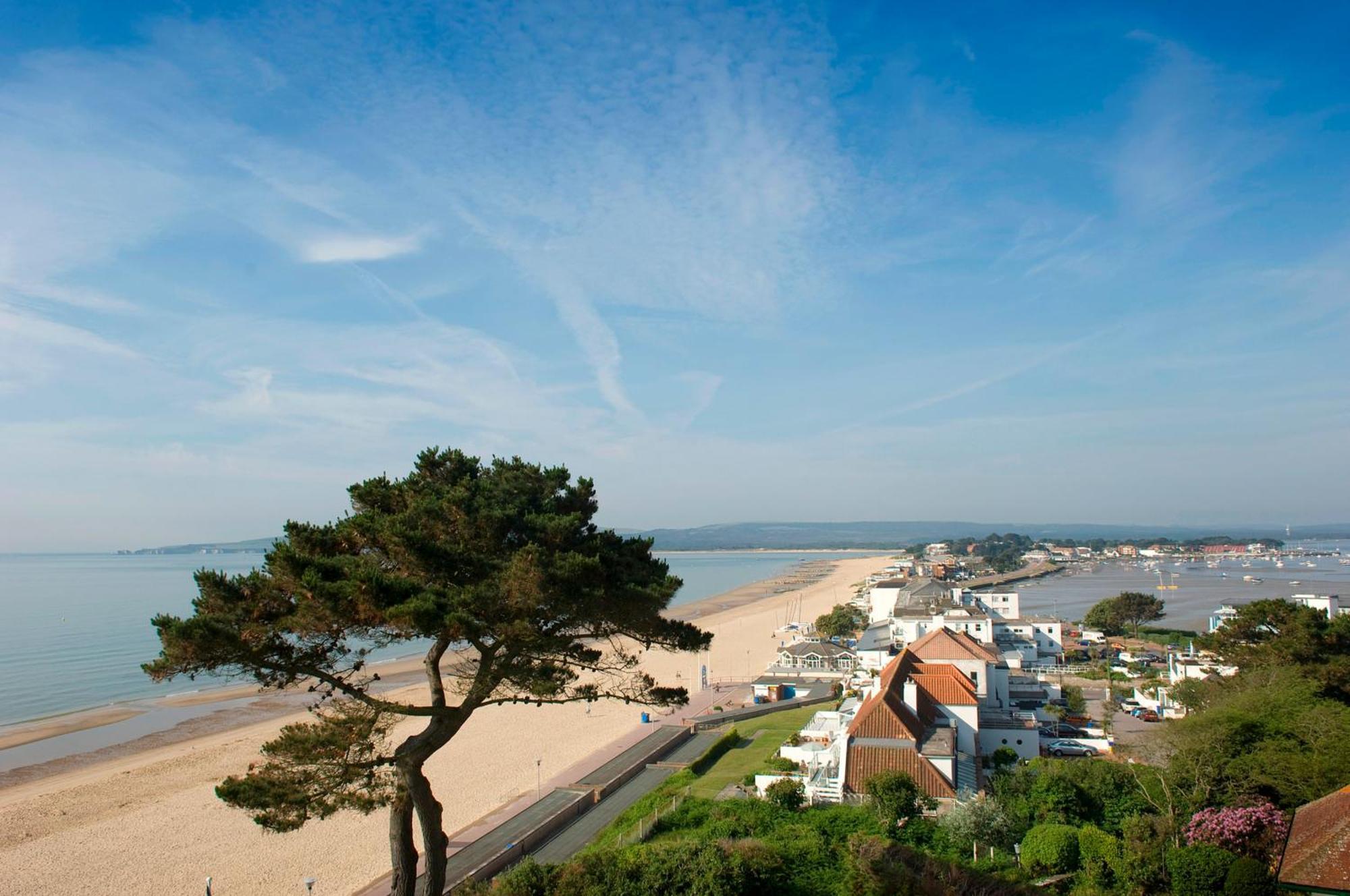 Bournecoast: Large Near / Shops -hb8380