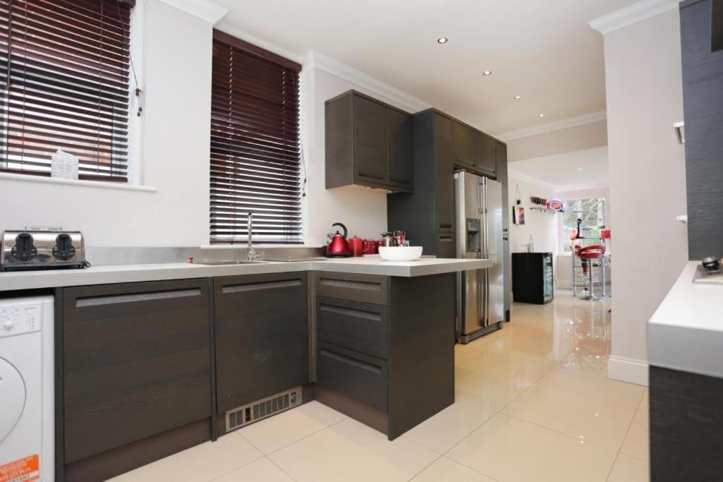 Holiday home Bournecoast: Large Near / Shops -hb8380 Poole