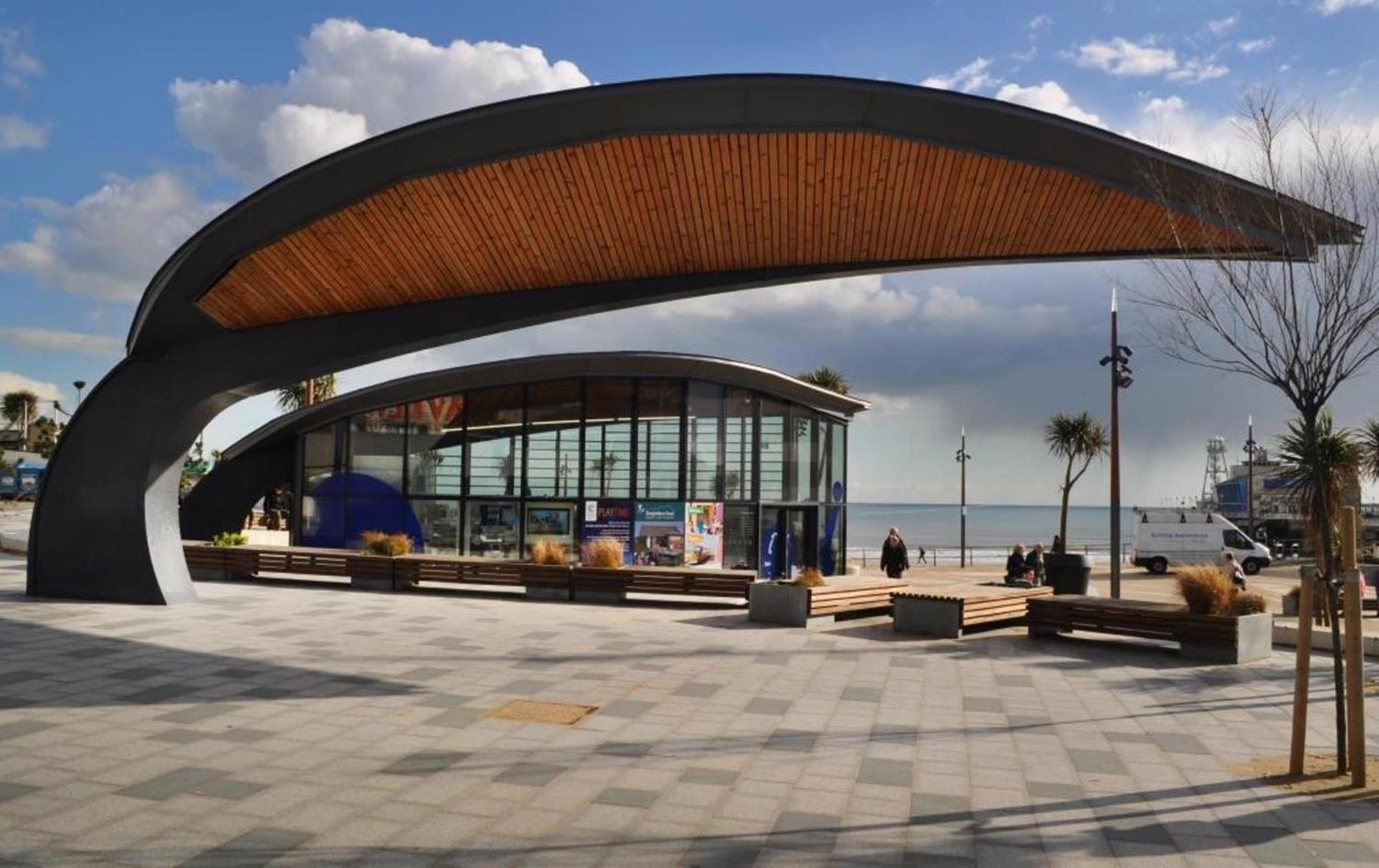 Bournecoast: Large Near / Shops -hb8380 *