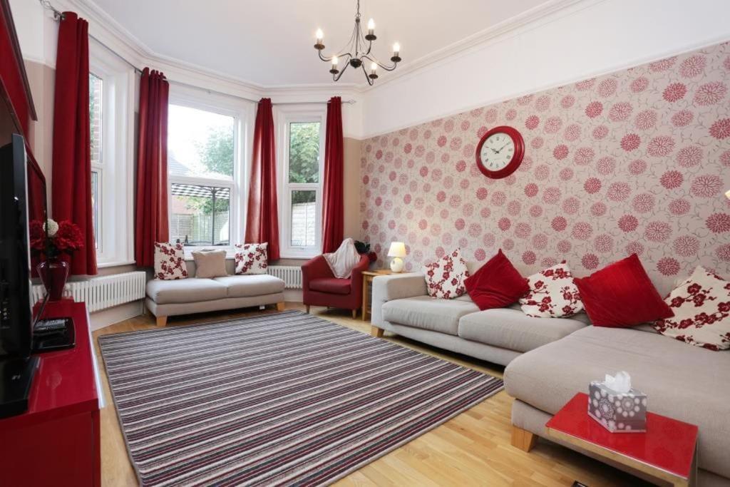 Holiday home Bournecoast: Large Near / Shops -hb8380