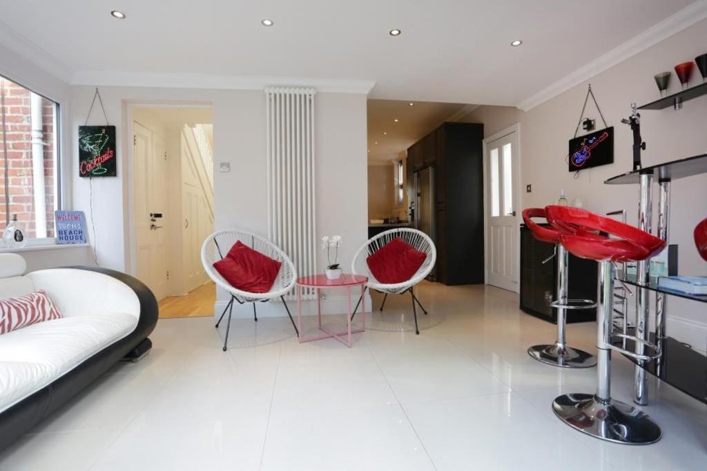 Holiday home Bournecoast: Large Near / Shops -hb8380 *