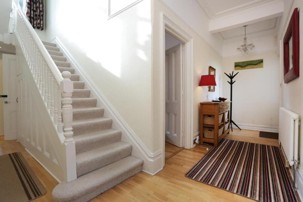 Bournecoast: Large Near / Shops -hb8380
