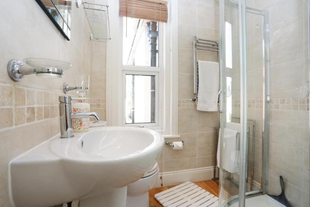Bournecoast: Large Near / Shops -hb8380 Holiday home