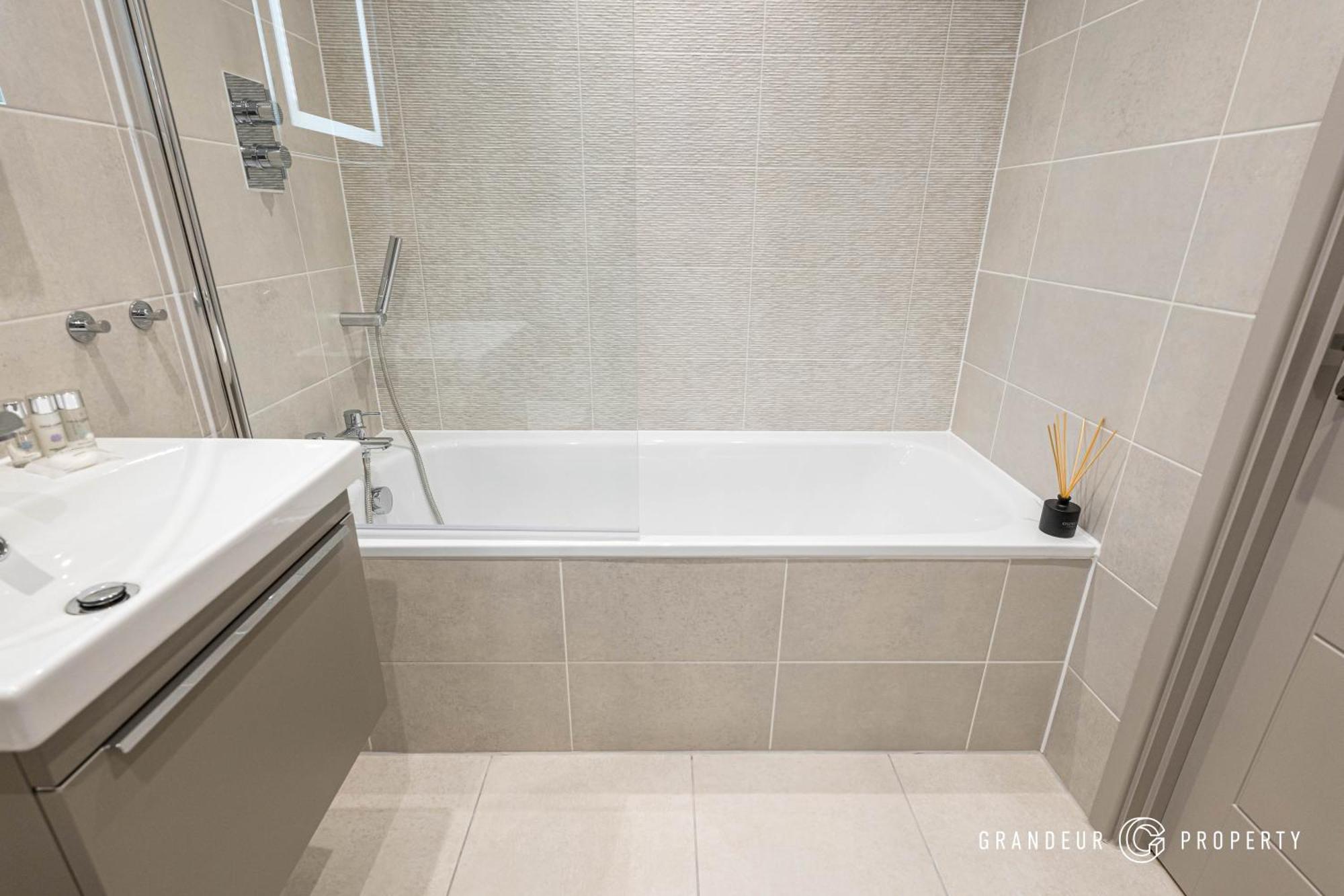 Vespasian's Abode By Grandeur * Poole