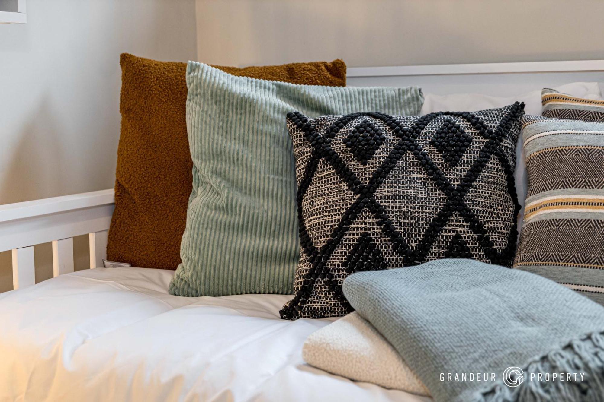 Parkstone By Grandeur Poole
