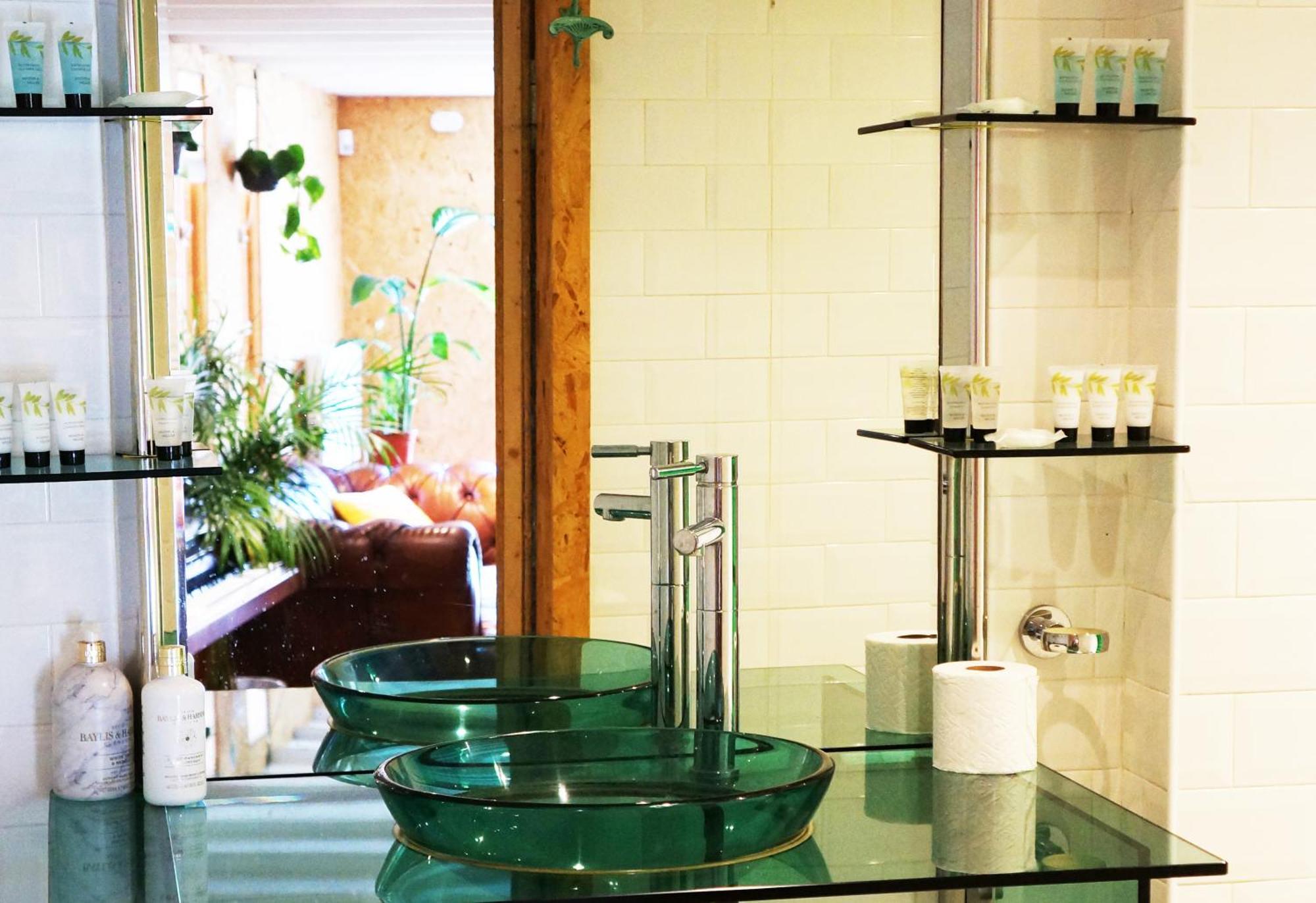 Zen Garden - Sleeps 2 - Patio & Parking