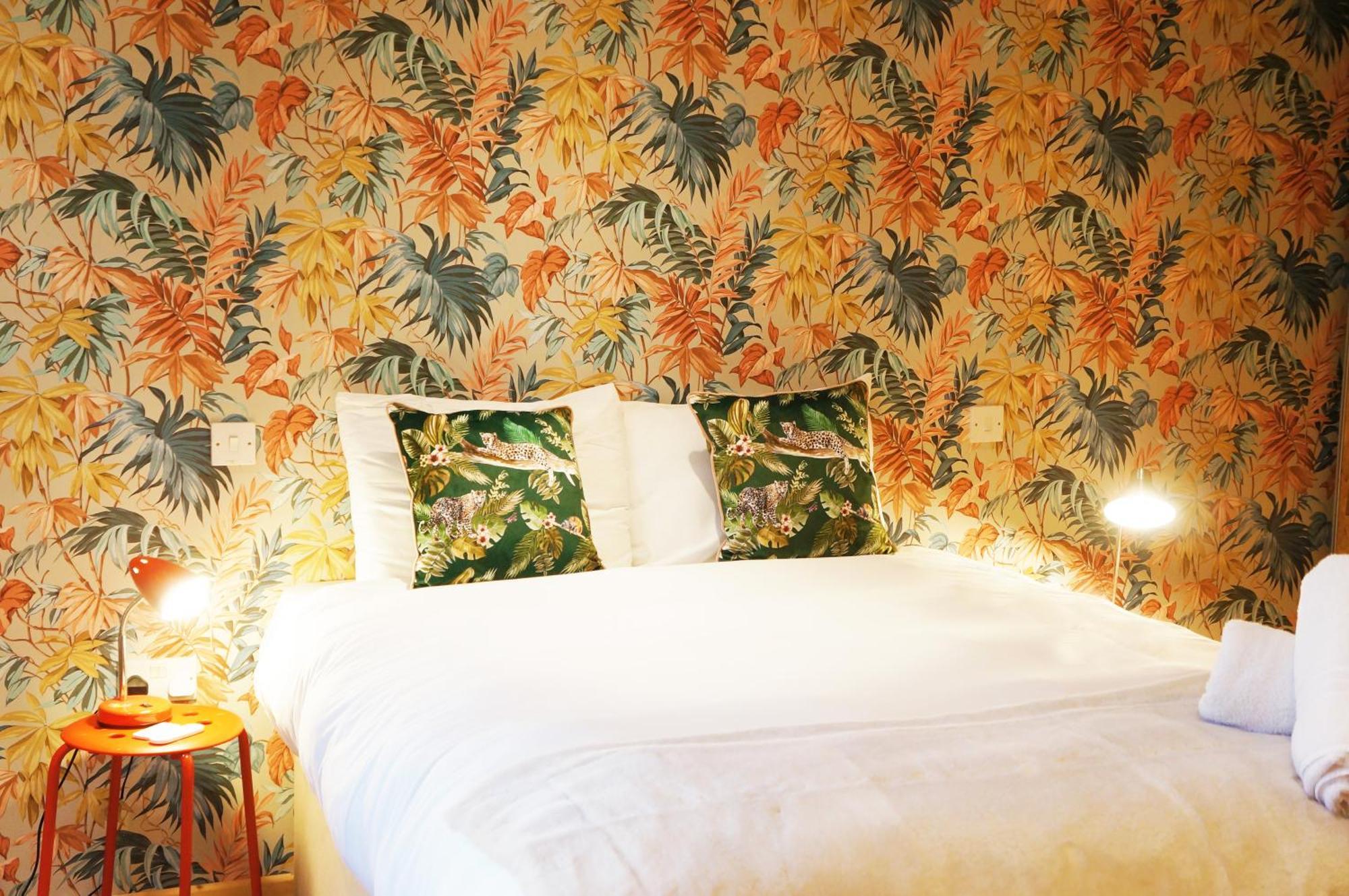 Zen Garden - Sleeps 2 - Patio & Parking Poole