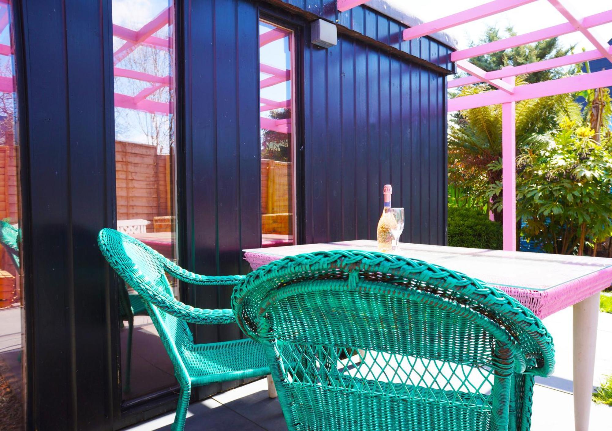 Zen Garden - Sleeps 2 - Patio & Parking