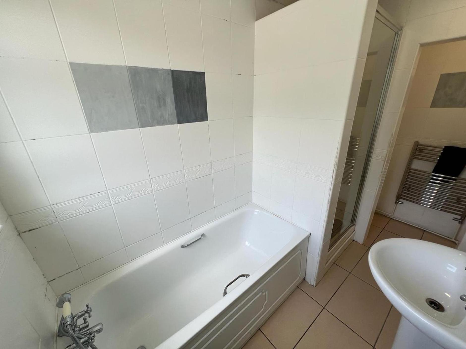 Holiday home Great 4 Bedroom House - Great Location - Garden - Parking - Fast Wifi - Smart Tv - Newly Decorated - Sleeps Up To 8! Only 10 Mins Drive To Sandbanks Beach! Close To & Bournemouth