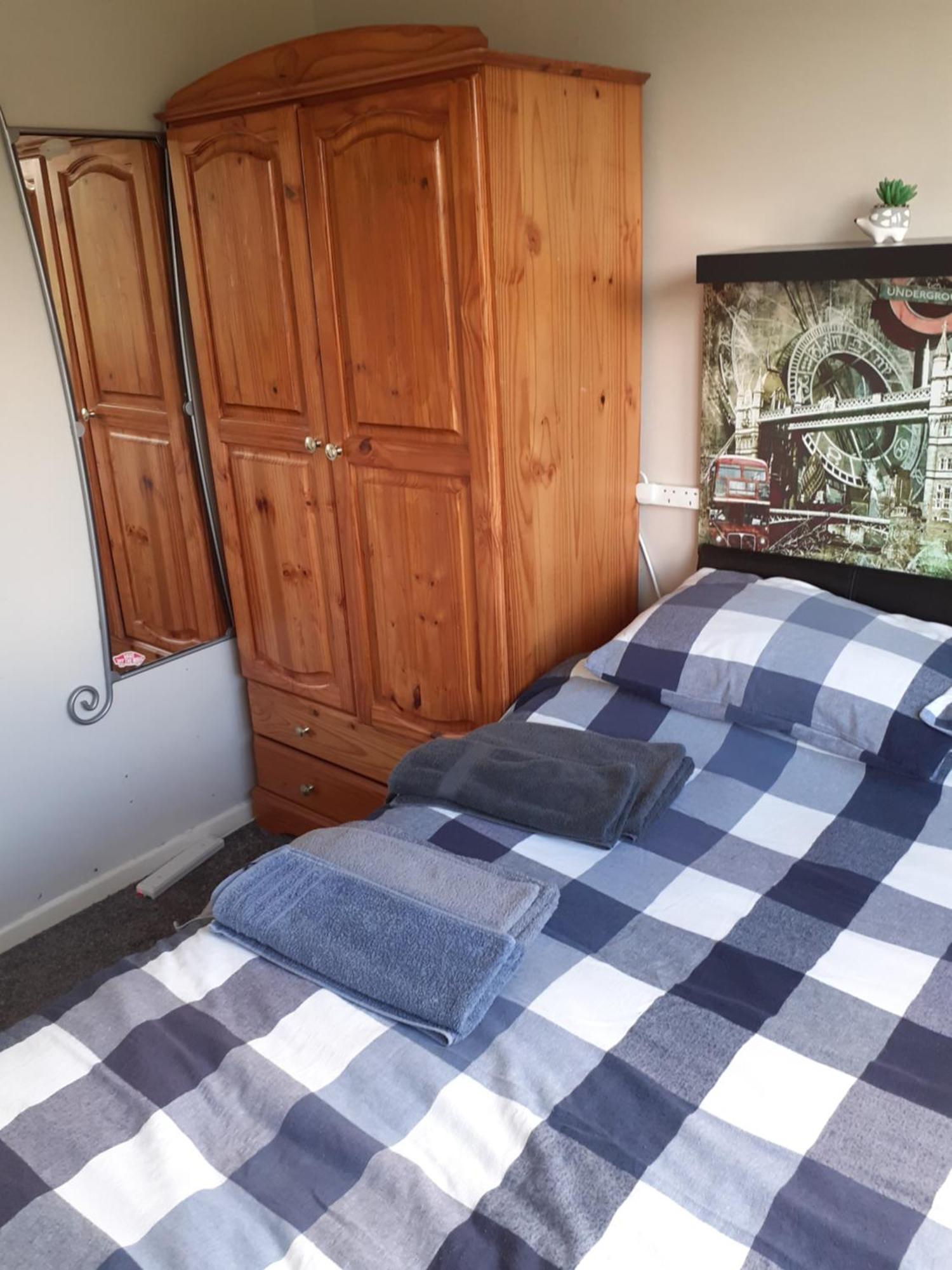 From Single Or Double Netflix Or Virgin Tv Wifi & Free Parking Homestay
