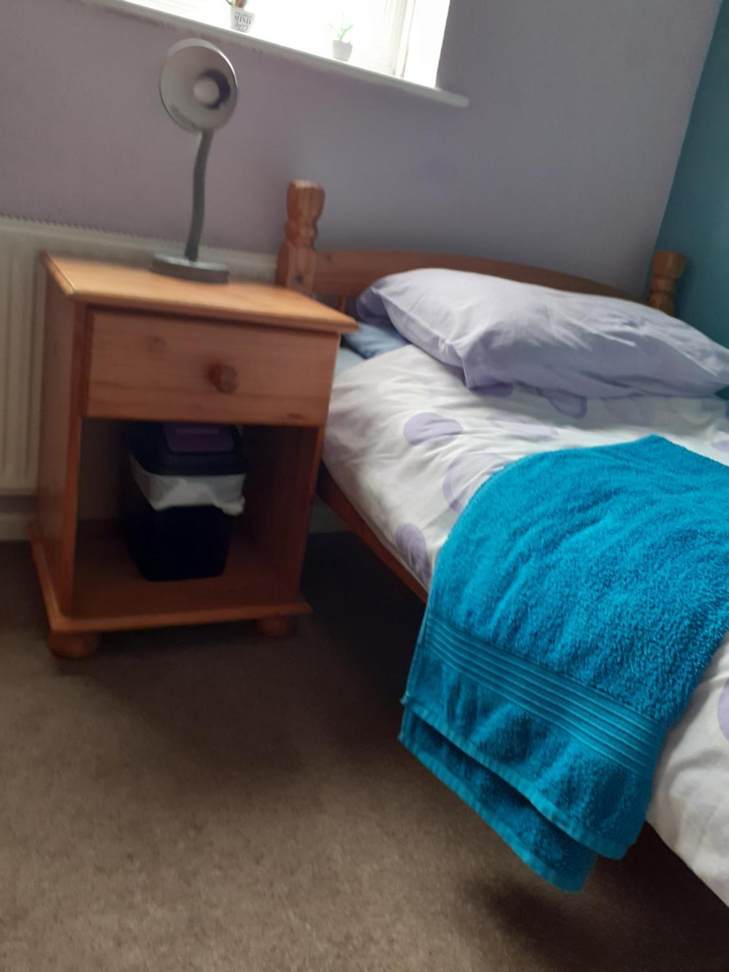 From Single Or Double Netflix Or Virgin Tv Wifi & Free Parking * Poole