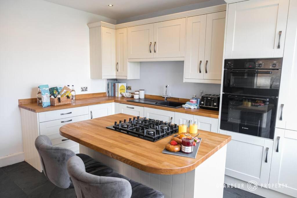 Apartment Buckland Heights By Grandeur Poole