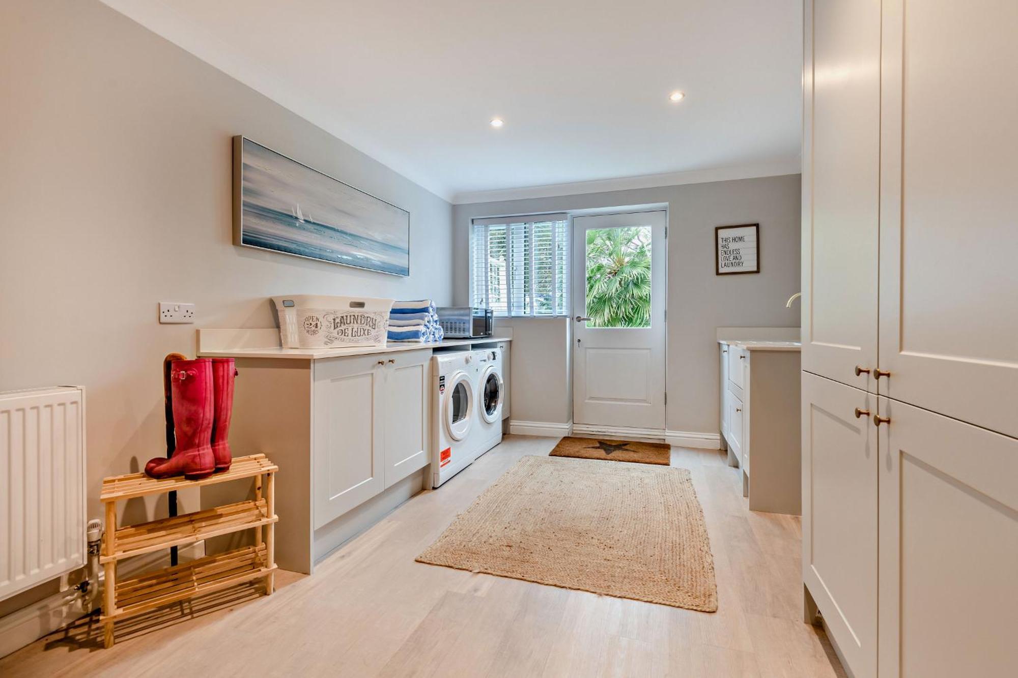 High Tides Elegant & Modern 4-bedroom In Sandbanks * Poole