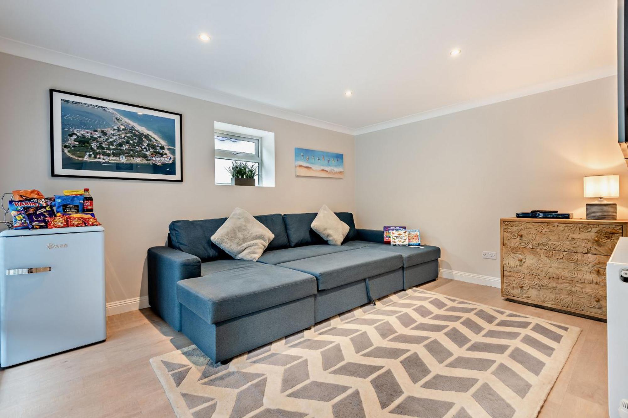 High Tides Elegant & Modern 4-bedroom In Sandbanks