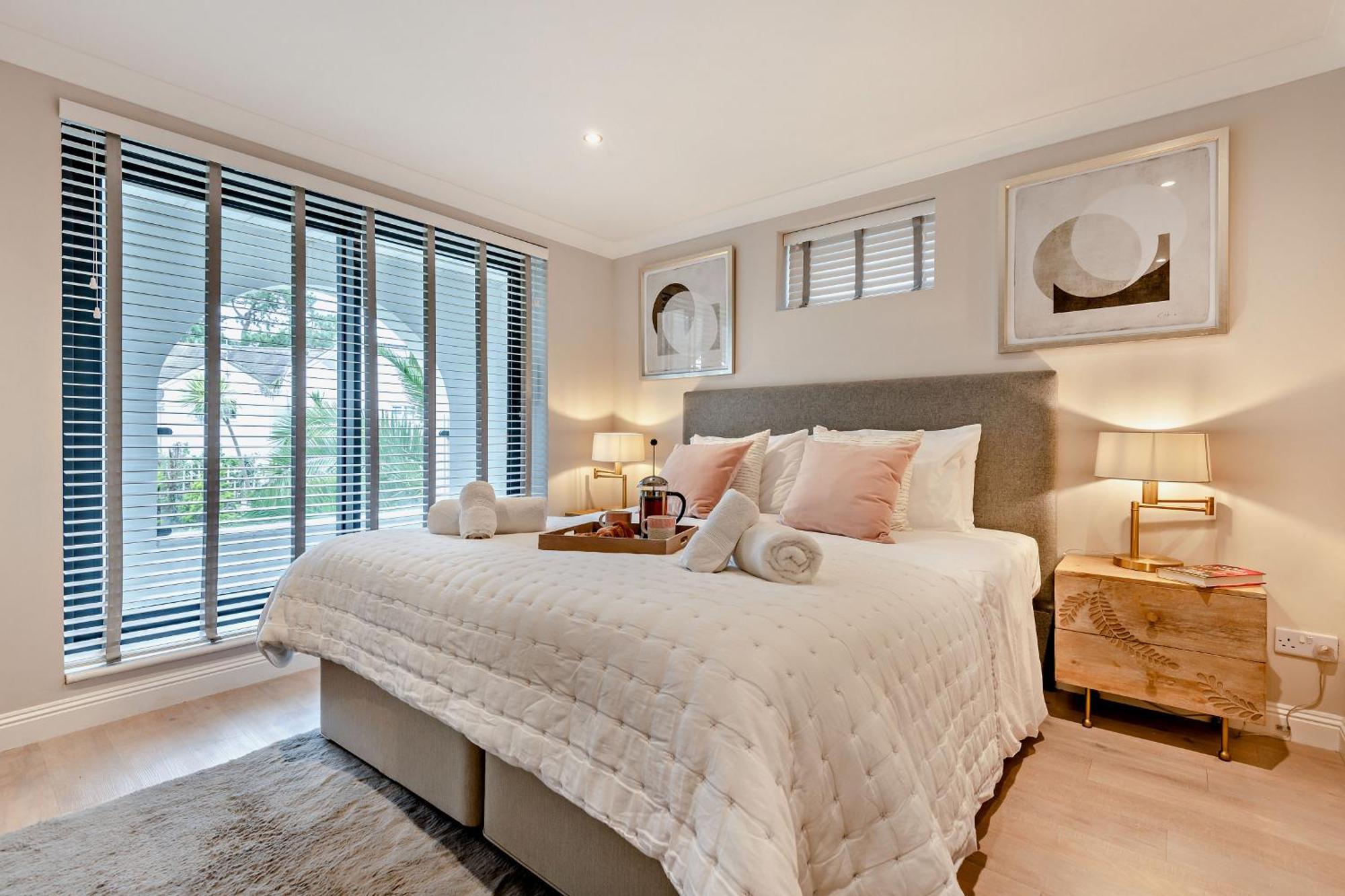 High Tides Elegant & Modern 4-bedroom In Sandbanks Villa Poole