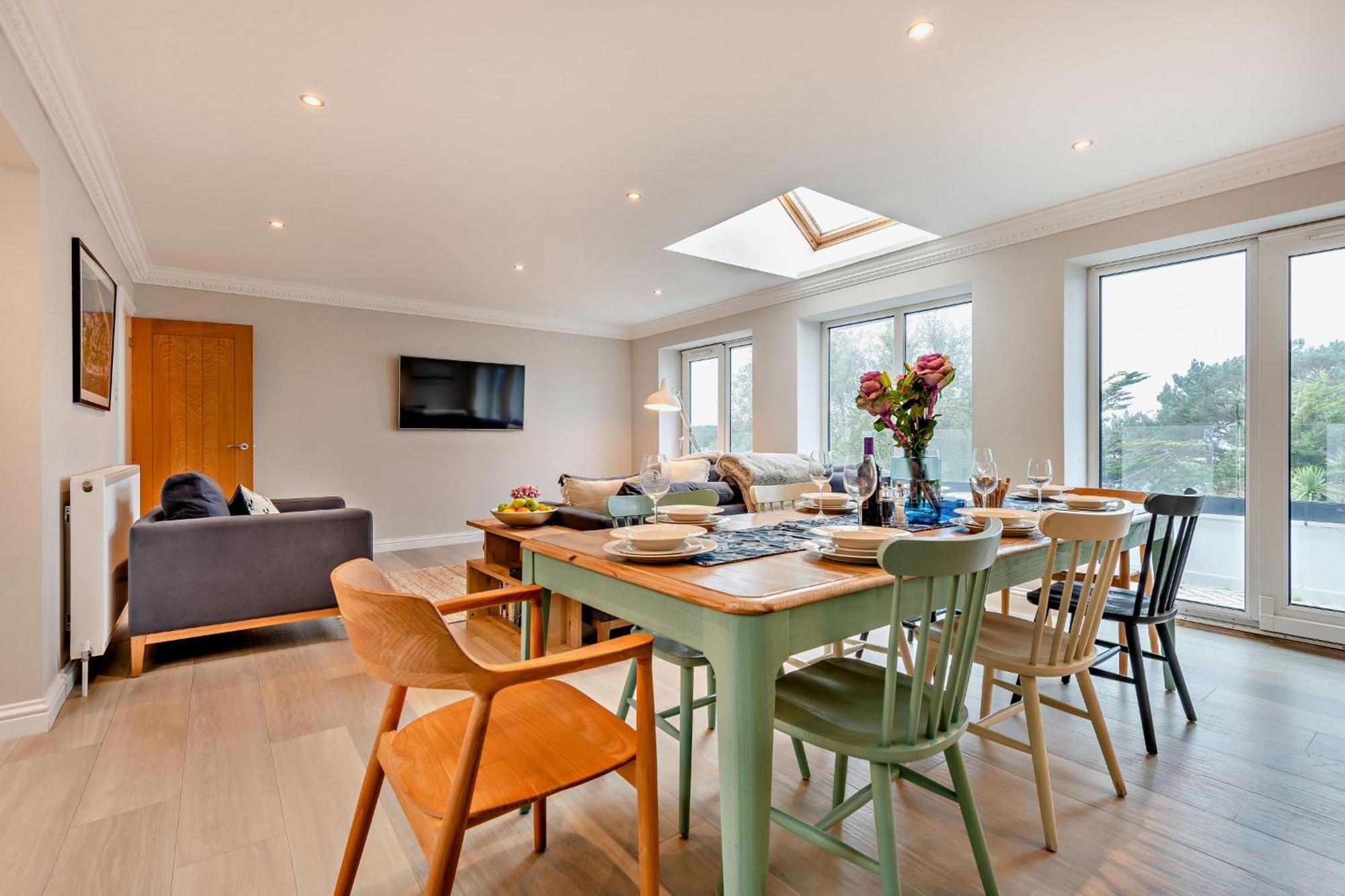 High Tides Elegant & Modern 4-bedroom In Sandbanks *