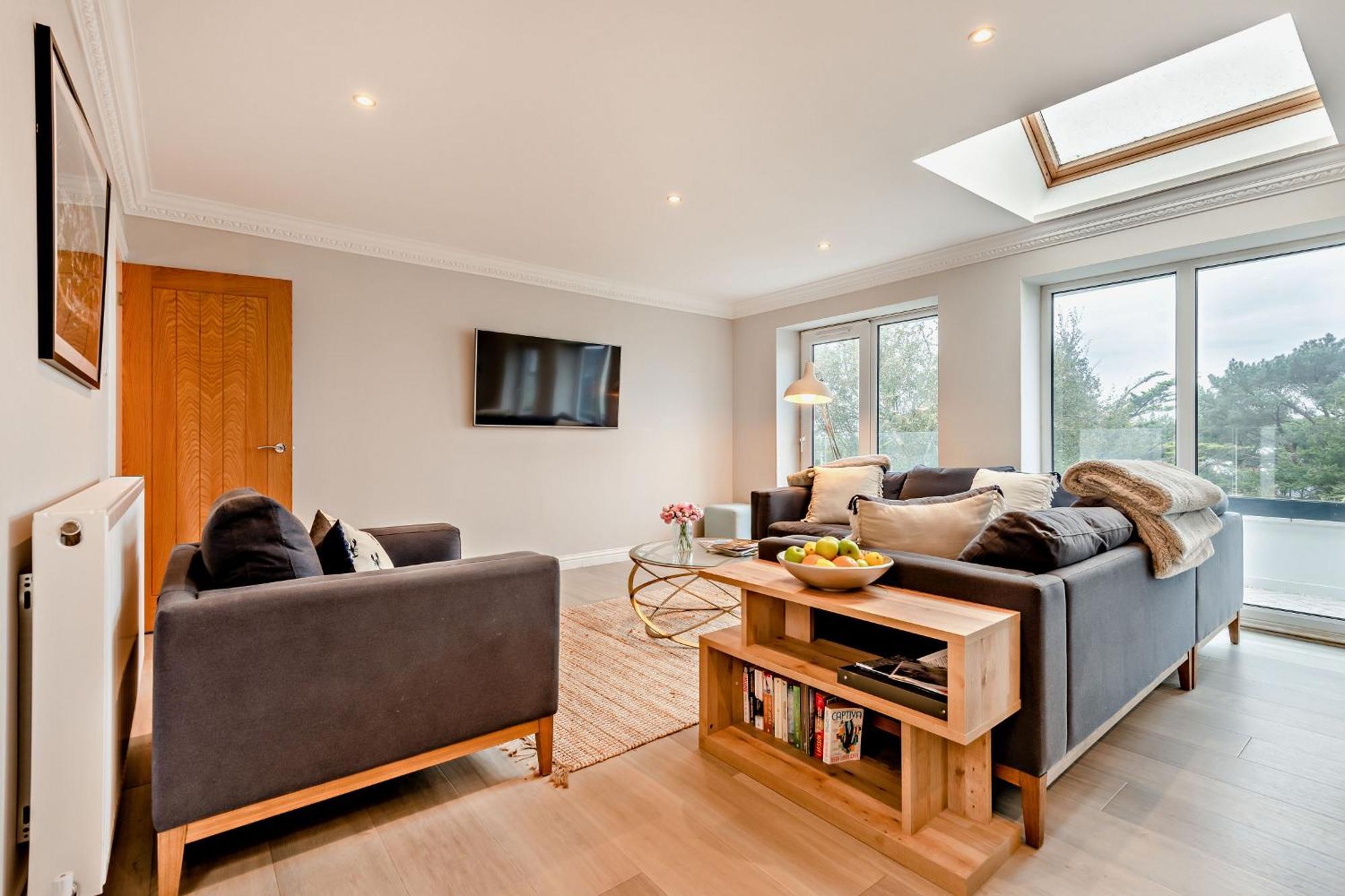 High Tides Elegant & Modern 4-bedroom In Sandbanks Poole