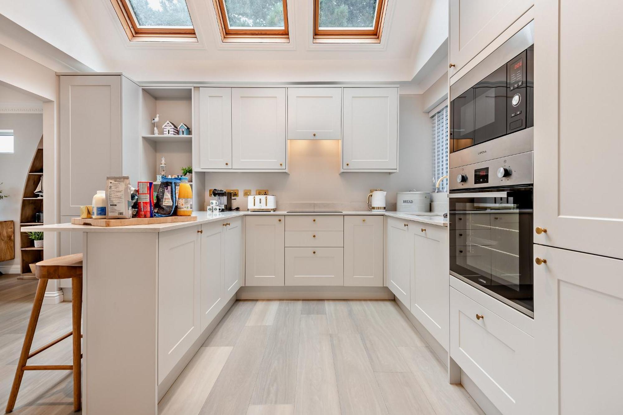High Tides Elegant & Modern 4-bedroom In Sandbanks