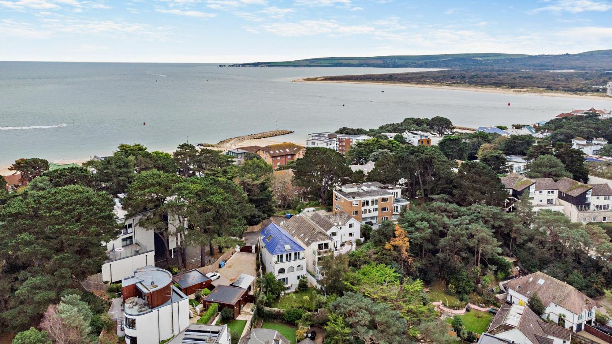 High Tides Elegant & Modern 4-bedroom In Sandbanks Villa Poole