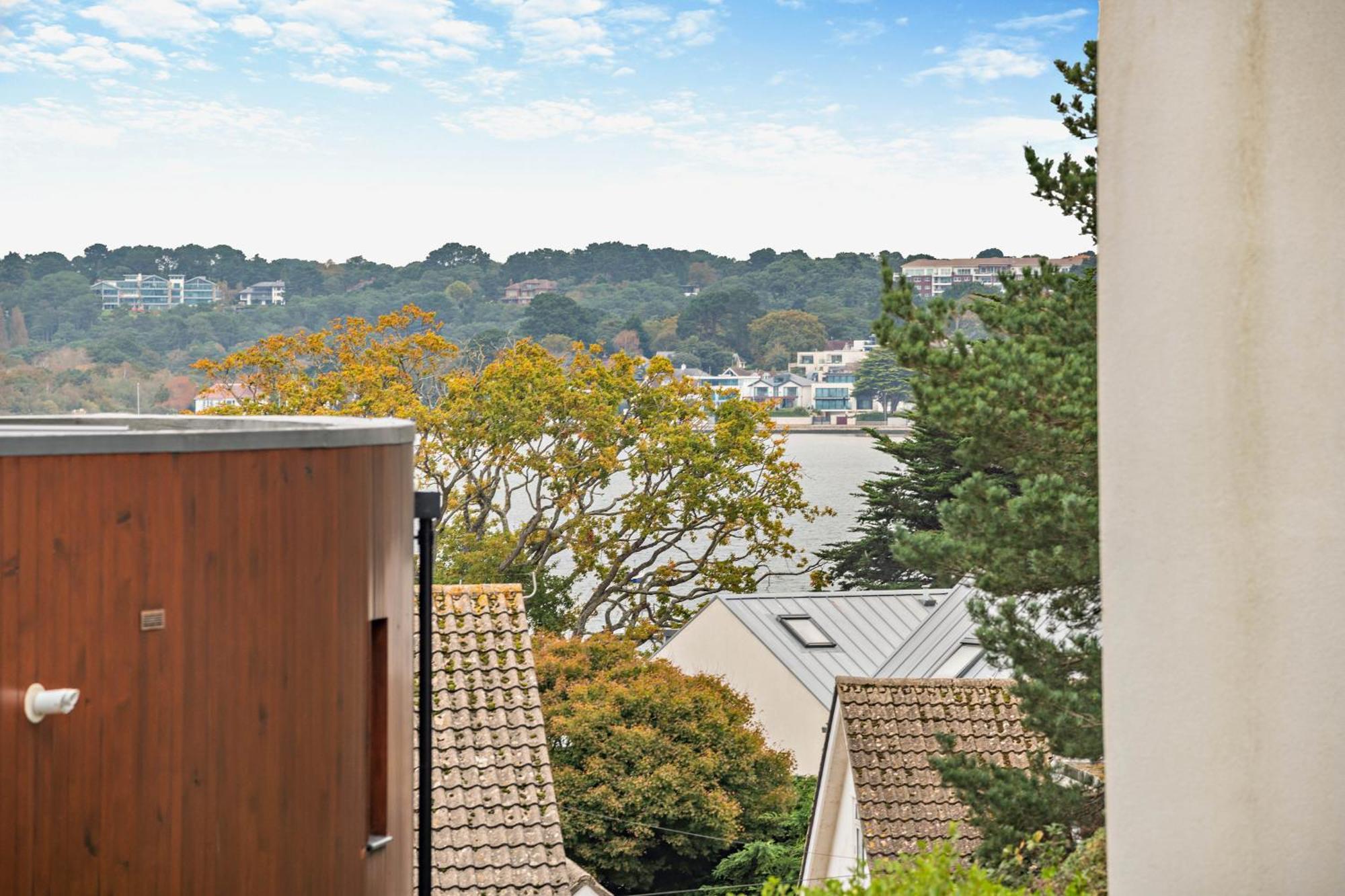 Villa High Tides Elegant & Modern 4-bedroom In Sandbanks Poole