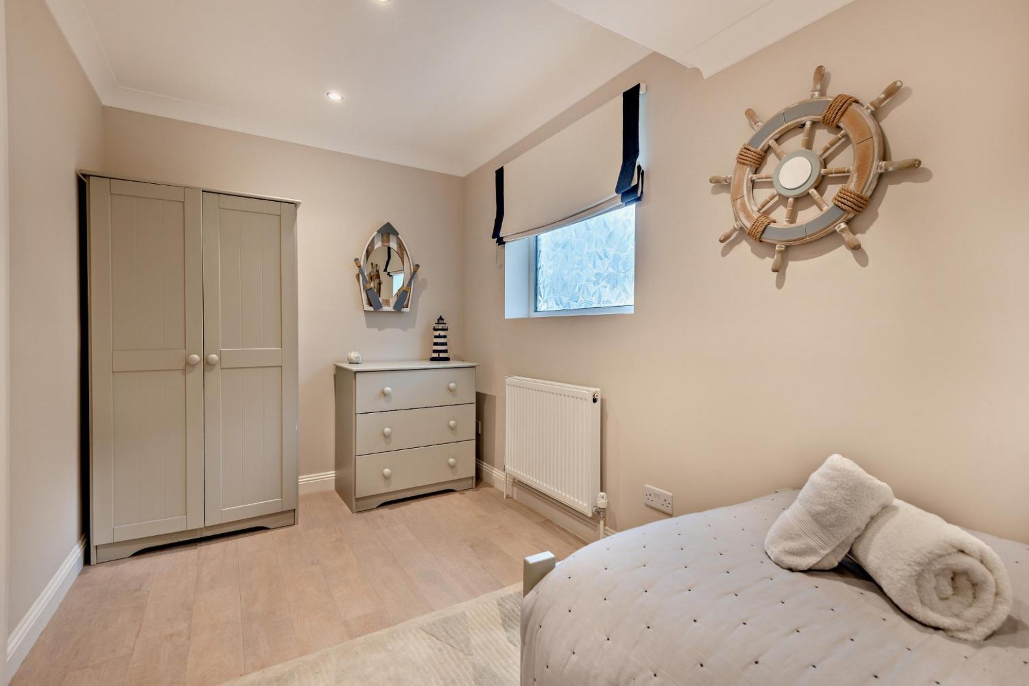 High Tides Elegant & Modern 4-bedroom In Sandbanks Poole