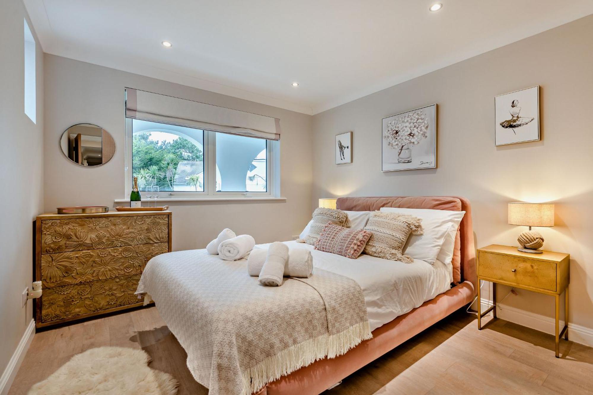 Villa High Tides Elegant & Modern 4-bedroom In Sandbanks