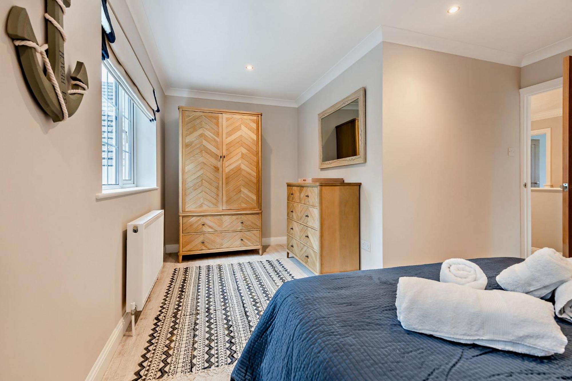High Tides Elegant & Modern 4-bedroom In Sandbanks