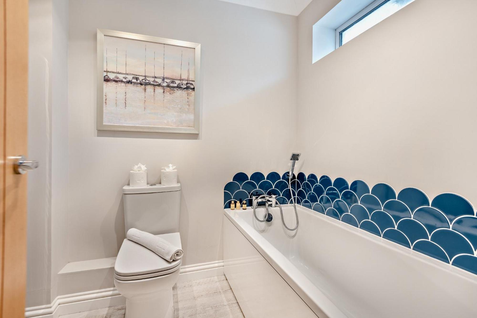 High Tides Elegant & Modern 4-bedroom In Sandbanks Villa
