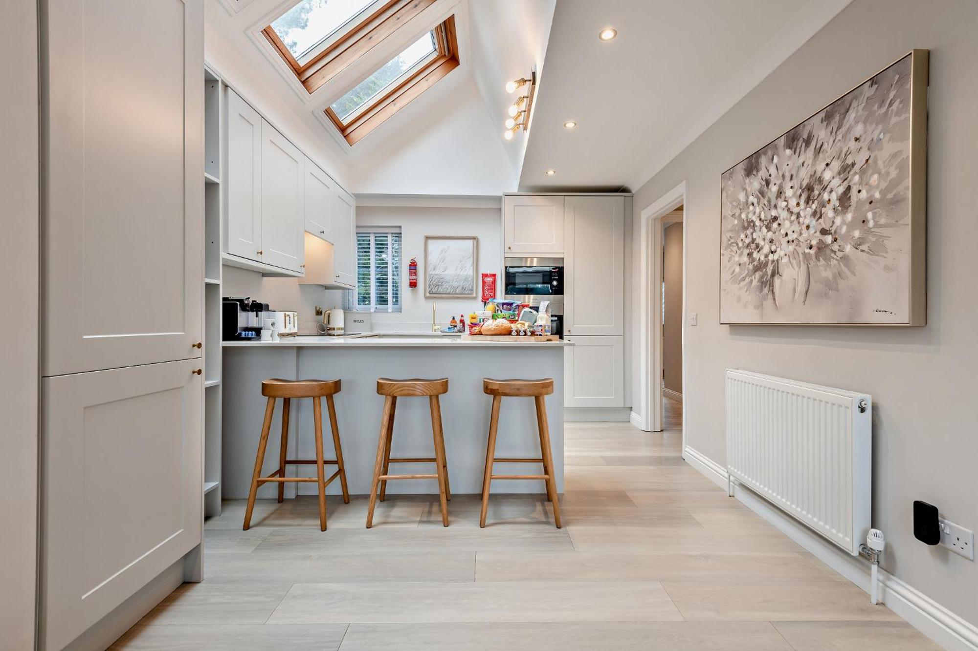 High Tides Elegant & Modern 4-bedroom In Sandbanks *