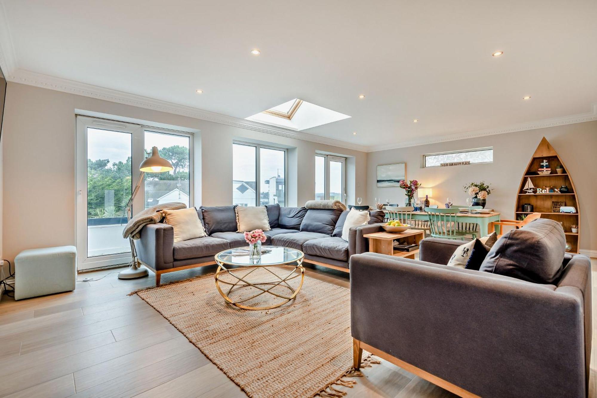 High Tides Elegant & Modern 4-bedroom In Sandbanks Poole