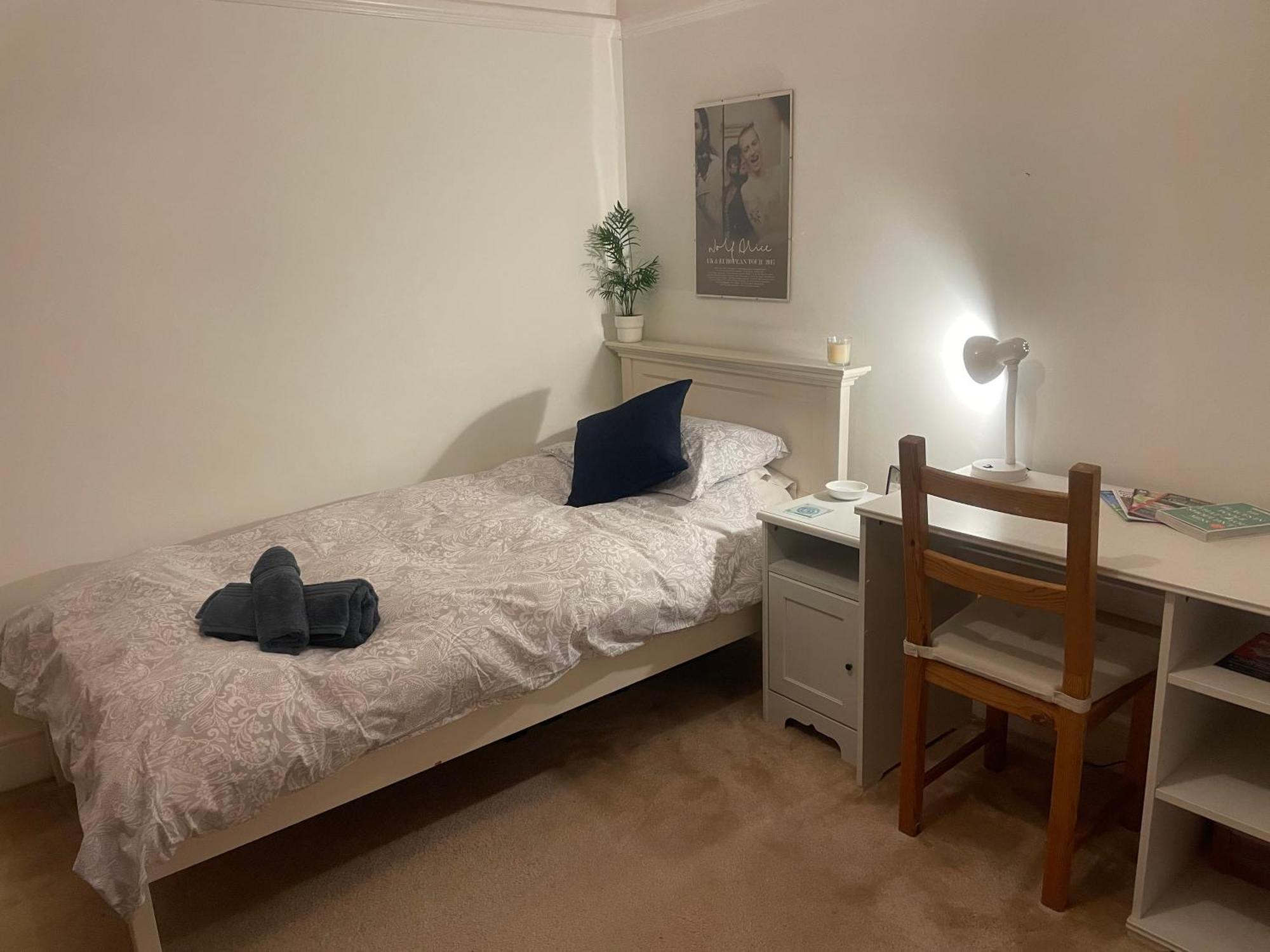 Spacious In Edwardian House Bed & Breakfast Poole