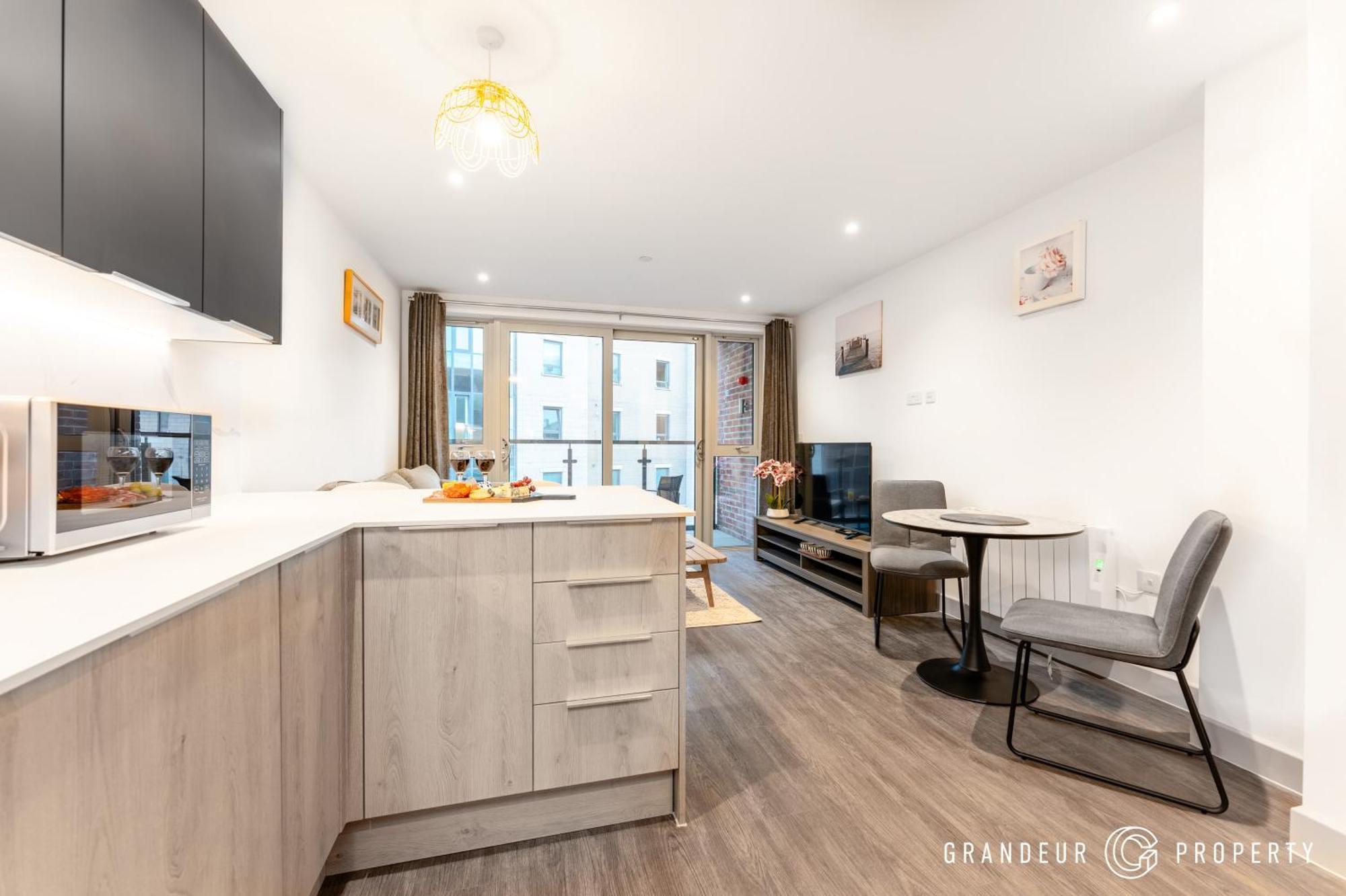 Quayside By Grandeur Apartment