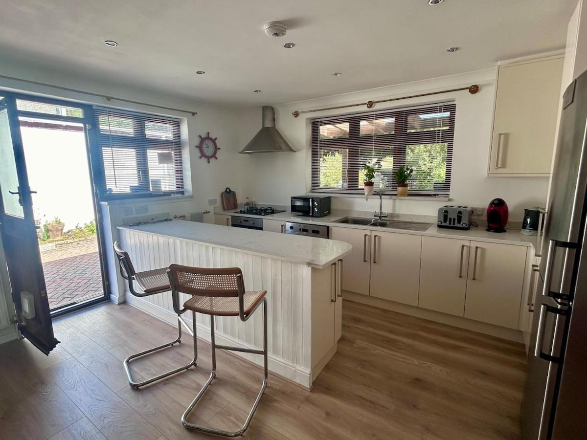 Your Side Retreat Sleeps 10-12 Nr Park & Sea Holiday home