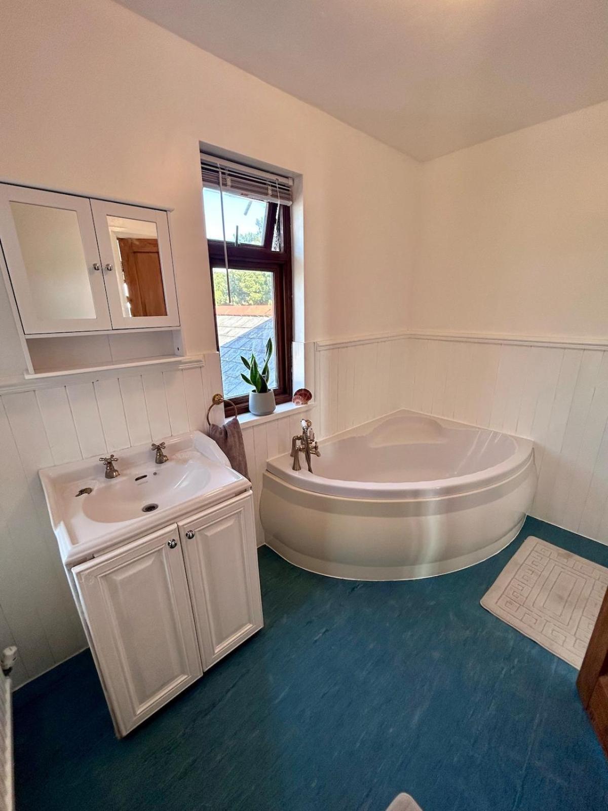 Your Side Retreat Sleeps 10-12 Nr Park & Sea * Poole
