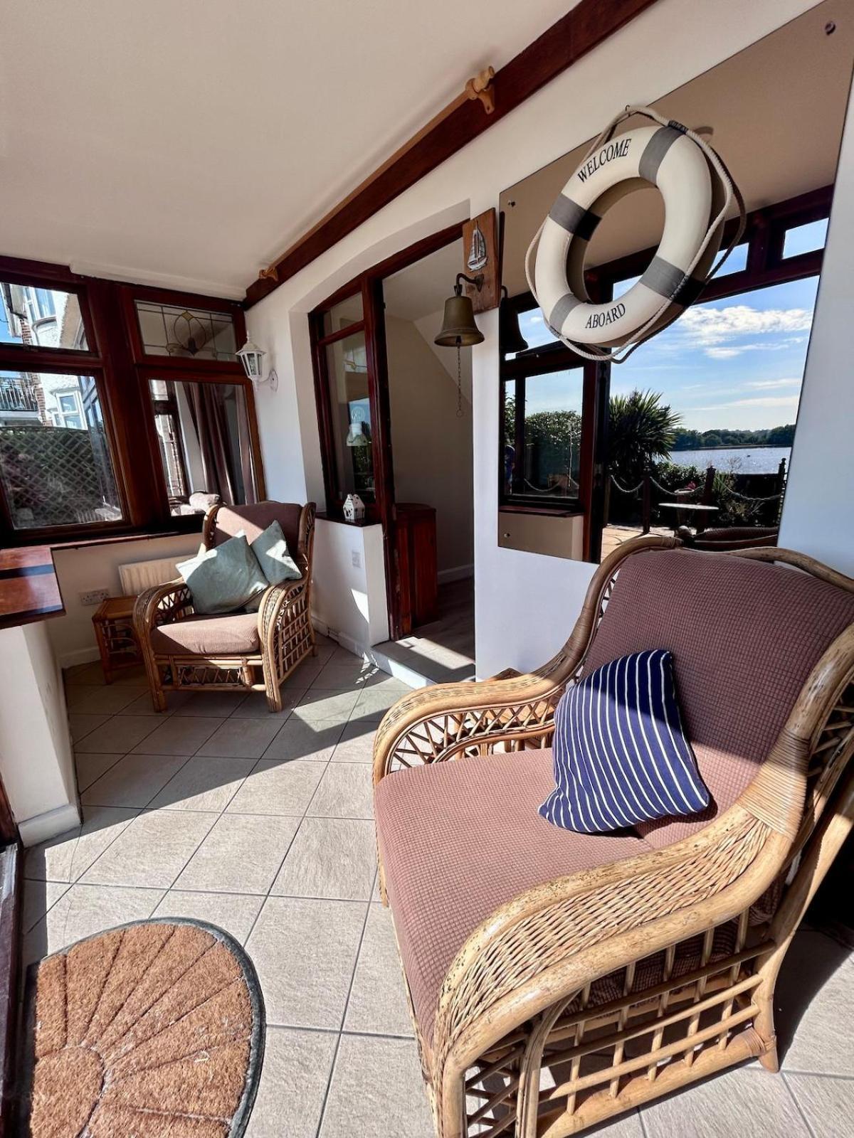 Your Side Retreat Sleeps 10-12 Nr Park & Sea Holiday home Poole
