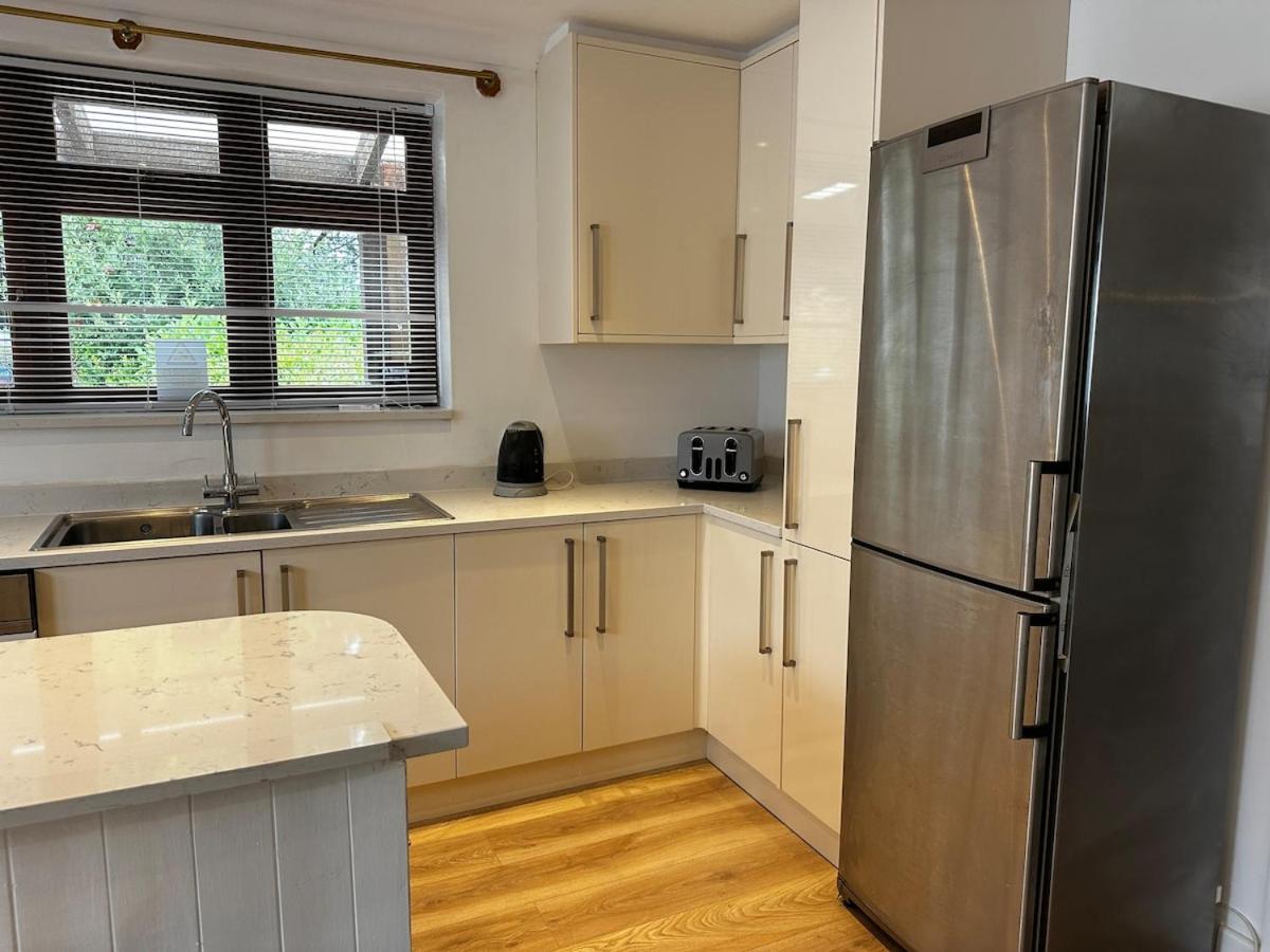Your Side Retreat Sleeps 10-12 Nr Park & Sea Poole
