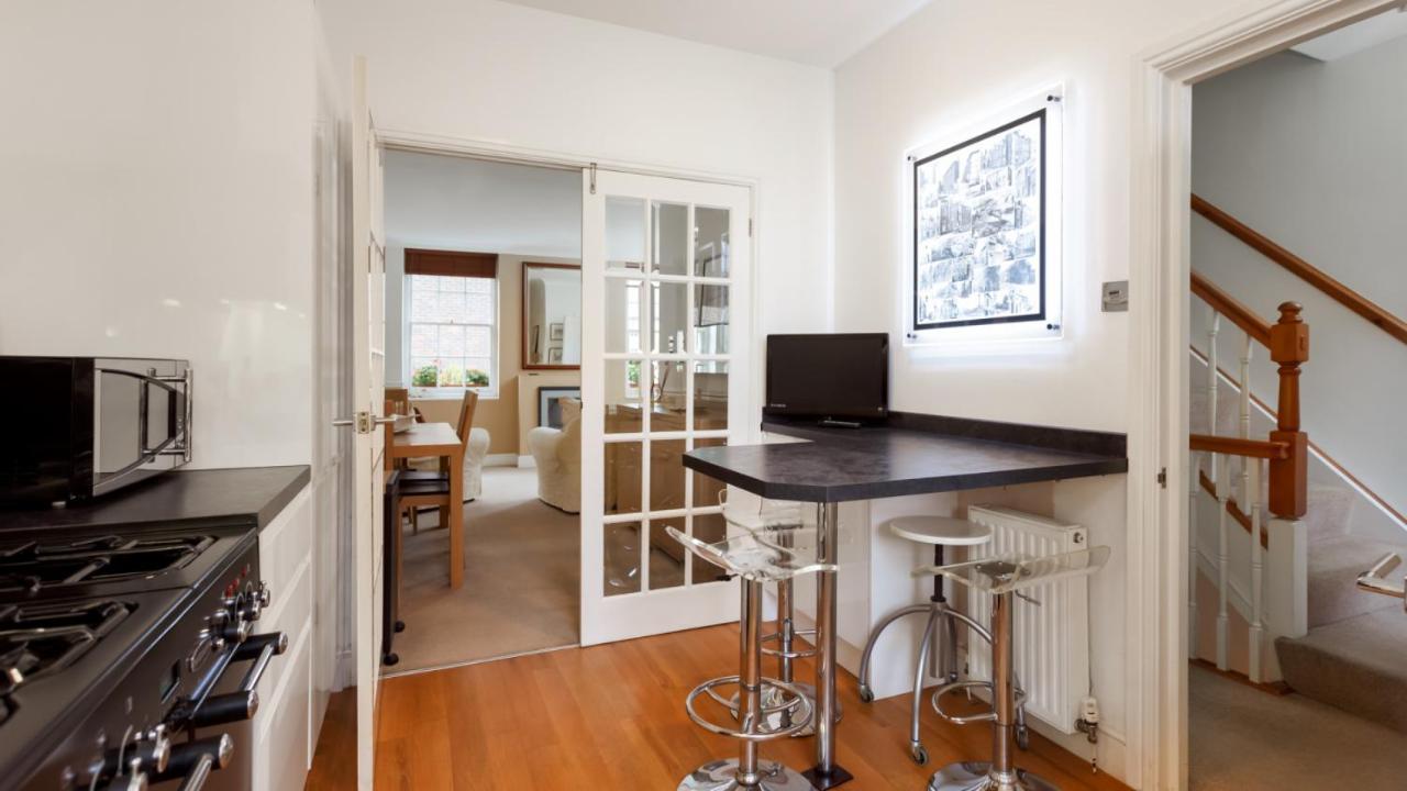 Bowline, Apartment *