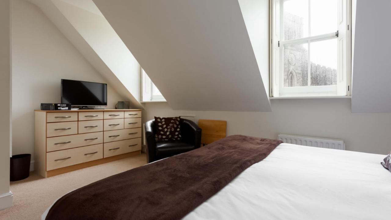 Apartment Bowline,