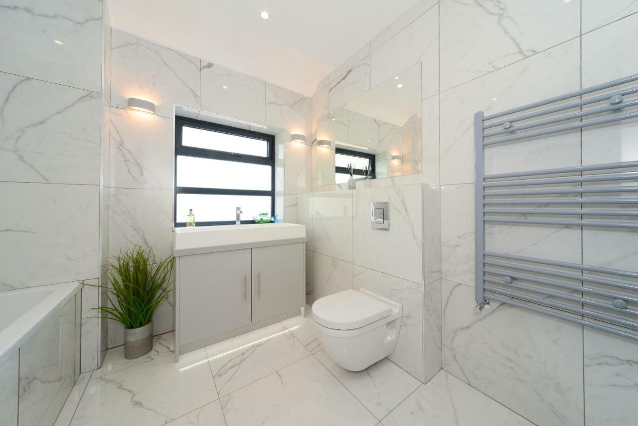 43 Panorama Road * Poole