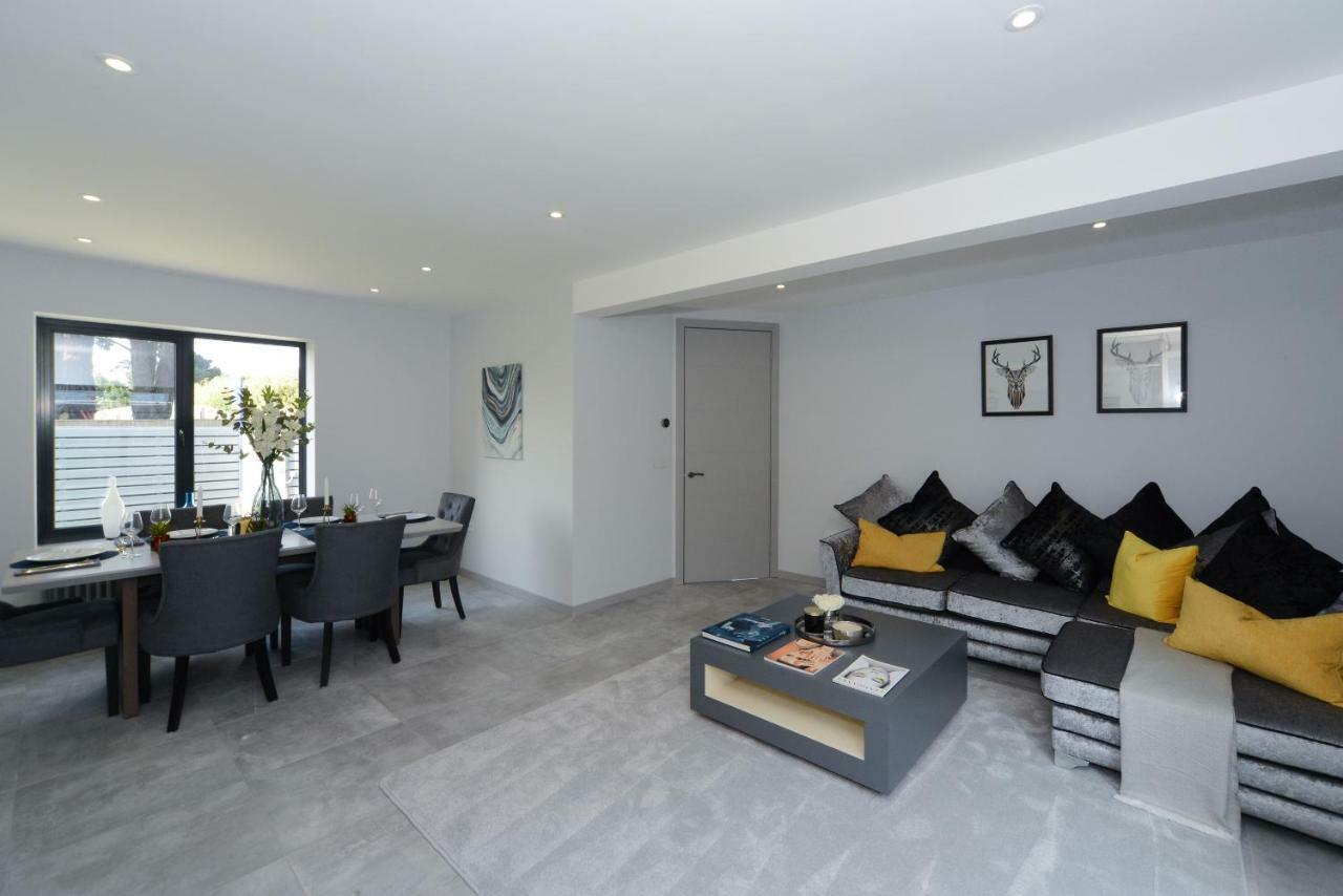 43 Panorama Road *