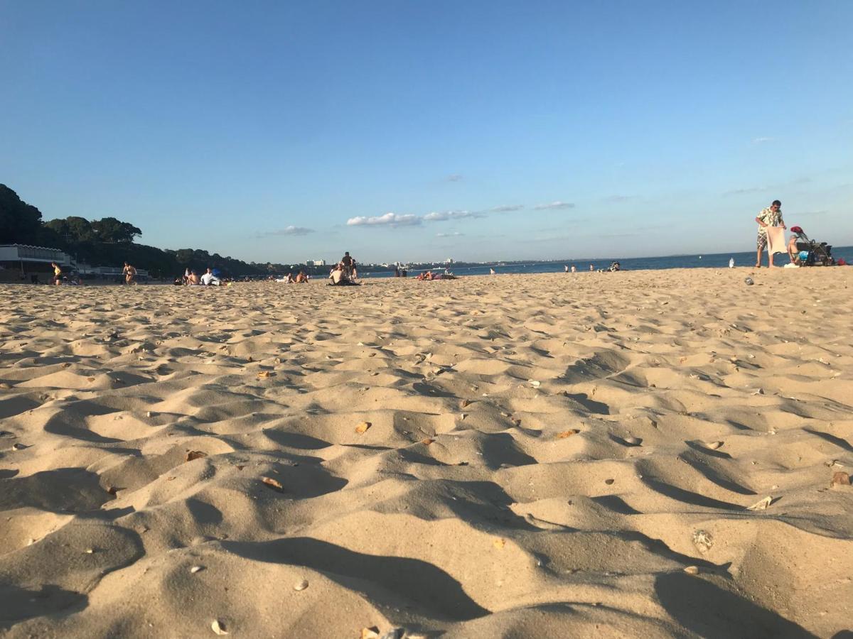 Holiday home Bungalows Near Sandbanks Beach *