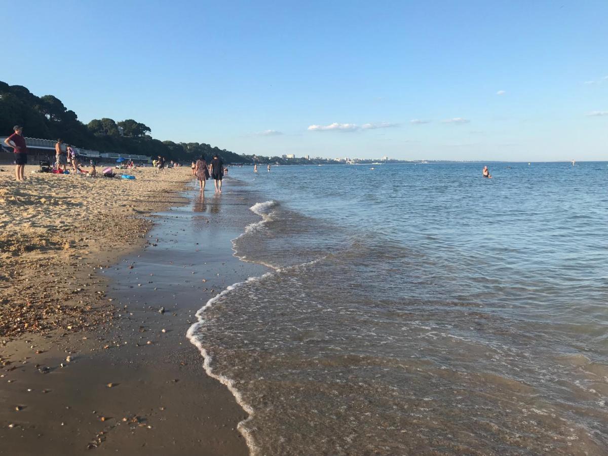 Bungalows Near Sandbanks Beach Holiday home *