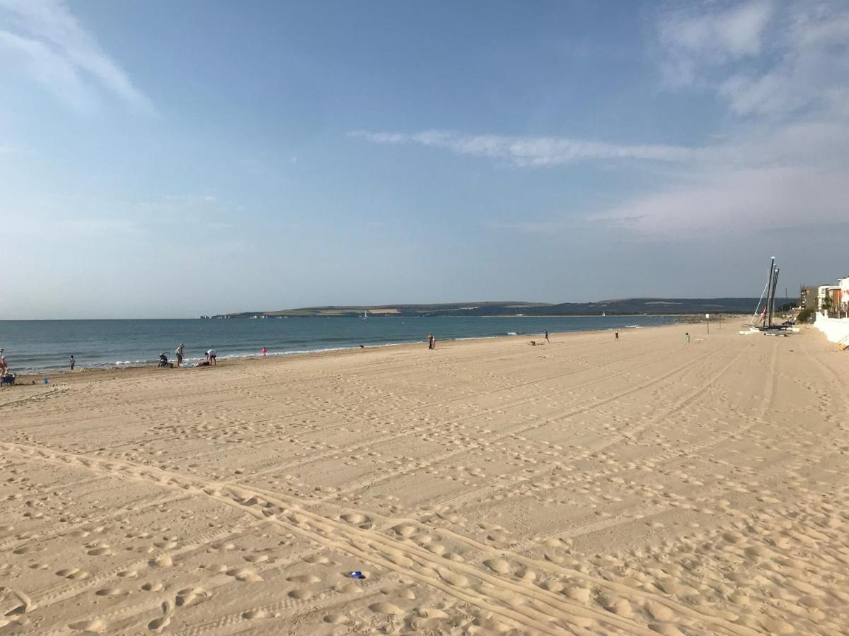 Bungalows Near Sandbanks Beach Holiday home